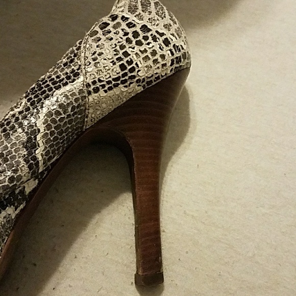 Bcbg Maxazria heels. - Picture 4 of 4